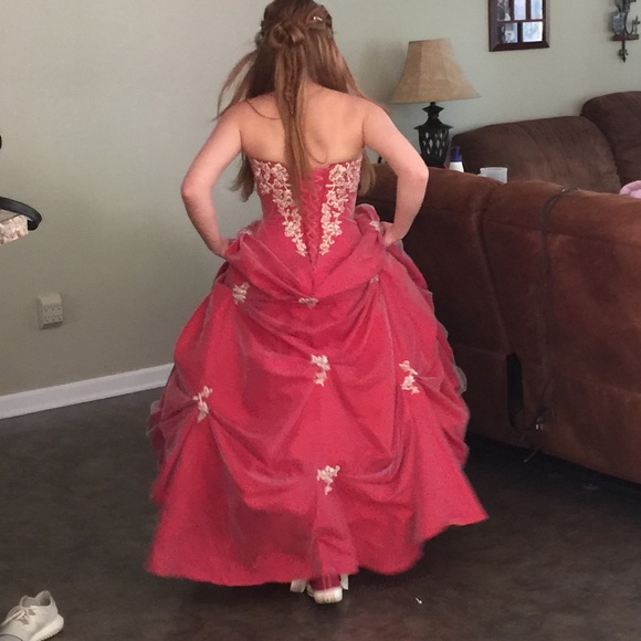 Prom or pageant dress laces up in back - Picture 2 of 4